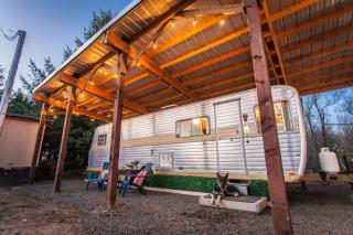 Beach Get Away Fabulous Vintage Trailer - 6