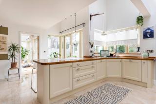 King bedroom en-suit bathroom, easy to city centre - Foxrock - 8