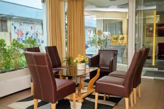 Neon Guest Rooms - 7