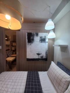 Modern Rustic 1-Bed Condo in MoA Complex - Manila - 5