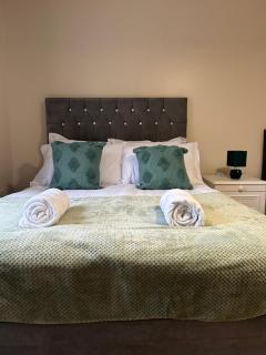 Comfy 3 bed house North Swindon - 1