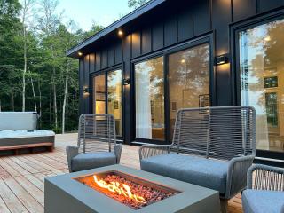 DAX HOUSE Stunning Mont-Tremblant Getaway Retreat - 2