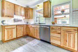 Home about 17 Mi to Detroit with Patio and Grill! - Southfield - 4