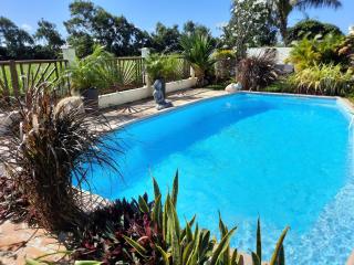 Joli studio rez de jardin, piscine, jacuzzi - Sainte-Suzanne - 1