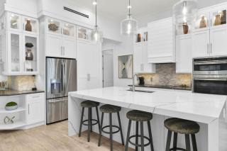 Luxurious Waterfront 4 Bed Island Retreat - 1