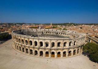 Chambre agréable dans une maison avec un grand lit - Nimes - 4