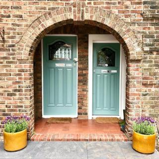 Flat1Hove- renovated, 2BR, patio, beach, free onsite parking - Hove - 9