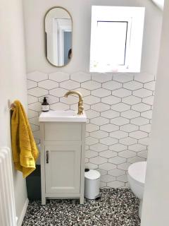 Flat1Hove- renovated, 2BR, patio, beach, free onsite parking - Hove - 5