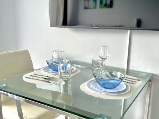 Affordable Suite with Balcony at The Gramercy Makati Manila - 4