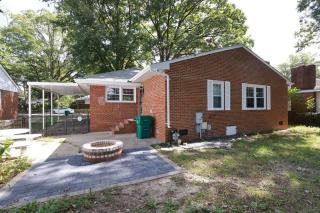 Stylish and Spacious An Oasis for Your Getaway! - Dumbarton - 1