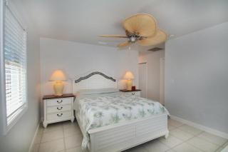 Great Beach Getaway, Beach & Pool, Sleeps 4 - Bonita Springs - 6