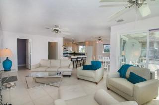 Great Beach Getaway, Beach & Pool, Sleeps 4 - Bonita Springs - 5
