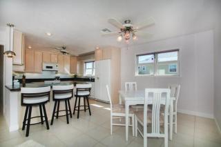 Great Beach Getaway, Beach & Pool, Sleeps 4 - 1