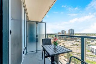 Modern High Rise King bed Condo with Private Balcony - Kitchener - 7