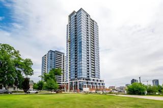 Modern High Rise King bed Condo with Private Balcony - Kitchener - 6
