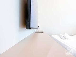 Cozy Studio with Balcony & Stunning Views - Dubai - 8