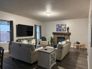 Spacious Family Retreat with Hot Tub & Home Theater - Meridian - 8