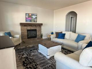 Spacious Family Retreat with Hot Tub & Home Theater - Meridian - 2