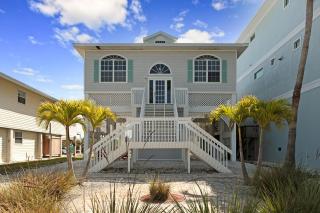 The Perfect Beach Getaway, 2 Bedroom, 2-Bath Home, Sleeps 7 - 6