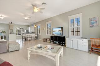 The Perfect Beach Getaway, 2 Bedroom, 2-Bath Home, Sleeps 7 - 5