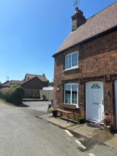 Pretty View Cottage, SEATON - 3