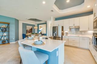 Luxe Venice Gem w/ Outdoor Pool & Hot Tub - 2