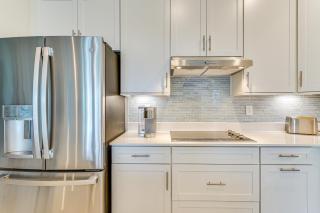 Luxe Venice Gem w/ Outdoor Pool & Hot Tub - 1