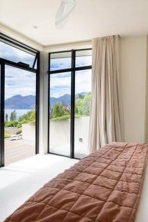 Archtecturally Designed Home with Stunning Views - Lake Hāwea - 9
