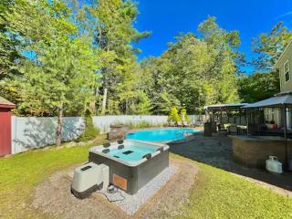 5BD Home w Heated Pool by Track - Ballston Spa - 0