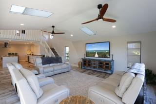 Boat Dock, Luxurious Pool, Gorgeous Home - Escape To The Cape - 7