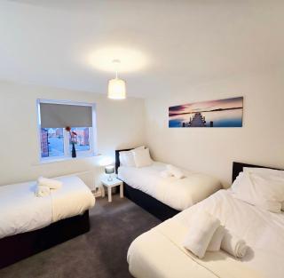 Luxury Family Retreat Near Alton Towers - Free Parking & Garden - 3