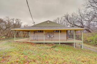 Vintage Coloma Home w/ Deck: Shop, Swim & Dine! - 7