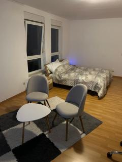Schöne Wohnung für Tagesgäste, Studenten oder Handwerker, Chemnitz Gablenz, ÖPNV direkt vor der Tür, Internet & TV inkl - Chemnitz - 1