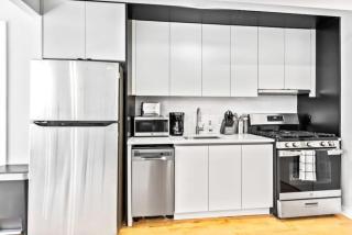 Luxe Studio with Charming Juliet Balcony - 1