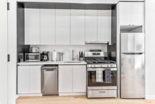 Studio w Charming Juliet Balcony in Upper East - 9