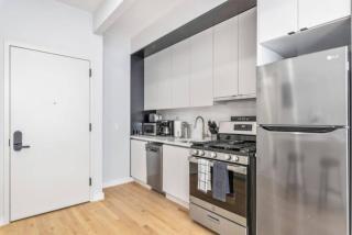 Studio w Charming Juliet Balcony in Upper East - 1