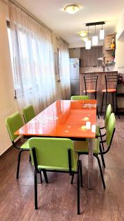 Vernisaj apt at Republic Square & Ruben tours - 8