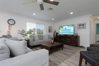 Stunning gorgeously remodeled canal-front pool home in Cape Coral - La Dolce Vita - Cape Coral - 9