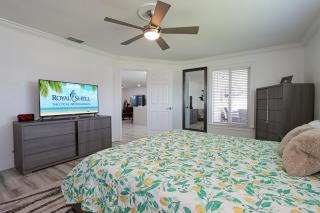 Stunning gorgeously remodeled canal-front pool home in Cape Coral - La Dolce Vita - 8