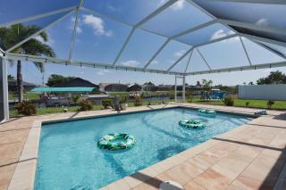 Stunning gorgeously remodeled canal-front pool home in Cape Coral - La Dolce Vita - Cape Coral - 7