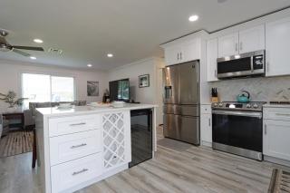 Stunning gorgeously remodeled canal-front pool home in Cape Coral - La Dolce Vita - Cape Coral - 2