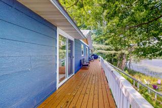 2BR Cabin w/ Shared Lake Access! - 7
