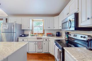 2BR Cabin w/ Shared Lake Access! - 2