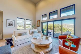Lakeside Luxury - 9
