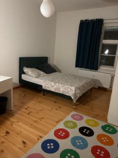 Spacious and Well equipped private room in an apartment - Berlim - 6