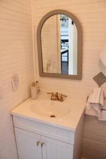 The Mountain House - An Oasis in Town! Summer Sleeps 10! - 2