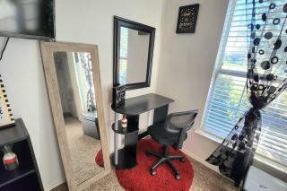 Comfortable Queen Bedroom with workspace - 5