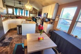 Comfortable Queen Bedroom with workspace - Lancaster - 1