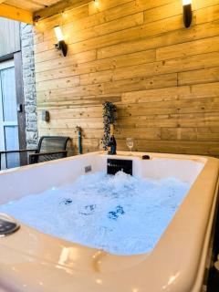 Suite romantique JACUZZI privatif chauffé à 37 GARE - Guingamp - 8