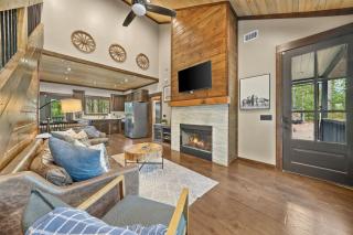 New Modern Cabin w Hot Tub Pool Table & Firepit - Broken Bow - 3